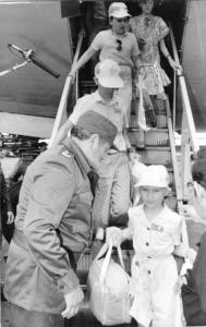 Fidel recibió a los 139 niños que llegaron a Cuba en el primer vuelo aquel 29 de marzo de 1990. | foto: Roly Montalván