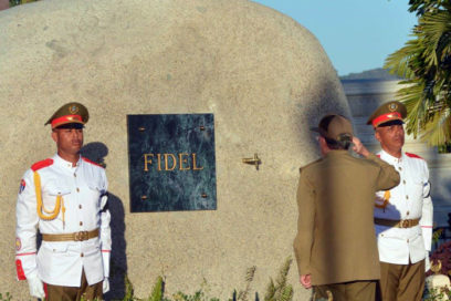 Un adiós a Fidel en Santa Ifigenia (+ Fotos y Video)