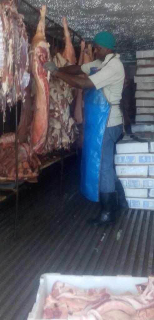 Diversidad de productos cárnicos procesados en el Centro de Elaboración de Alimentos de Los Palacios, cuyo destino está dirigido a satisfacer las demandas de los consumidores.