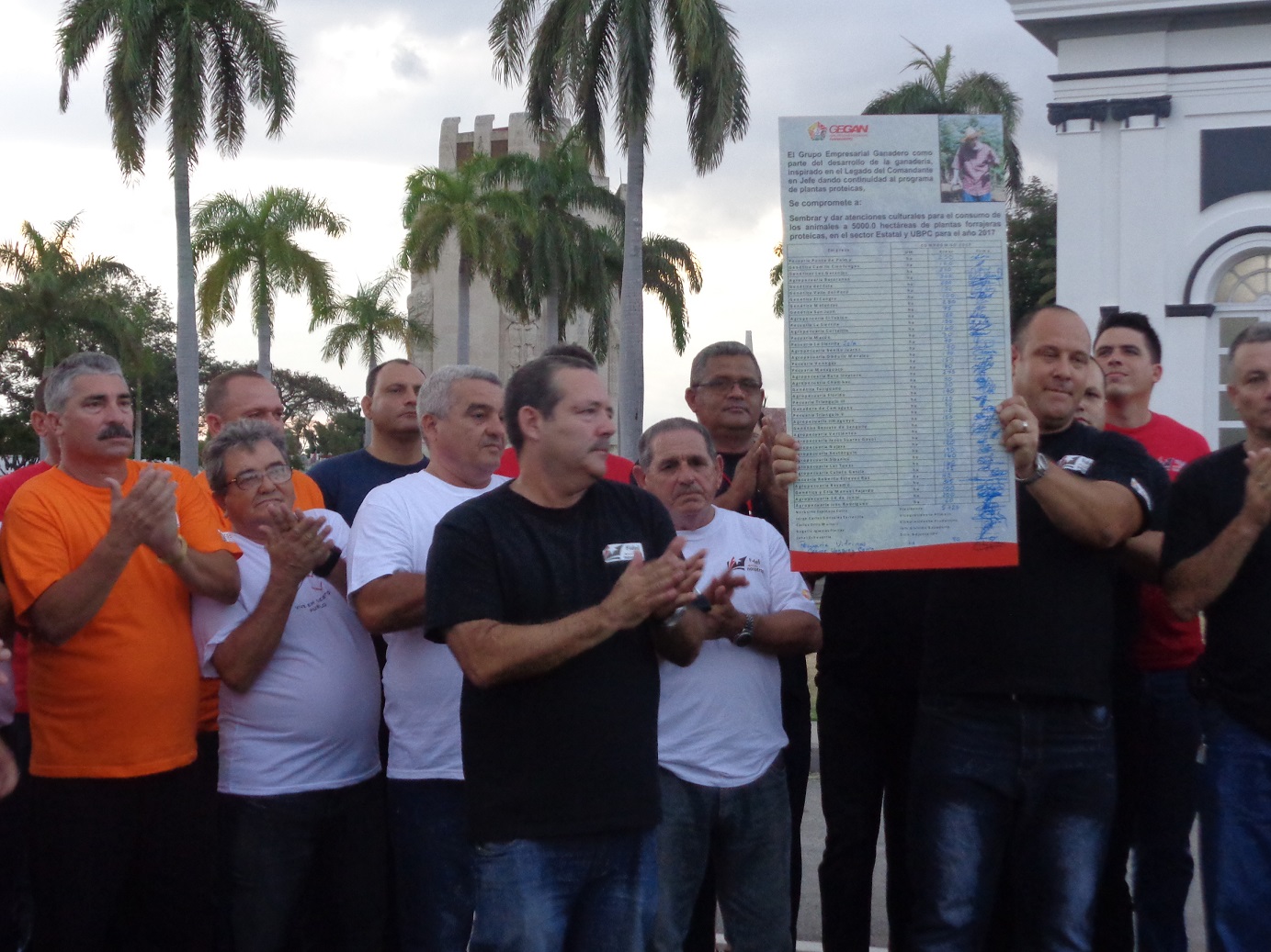 Durante el acto de compromiso en el cementerio de Santa Ifigenia, en Santiago de Cuba. Foto: Lianet Suárez Sánchez