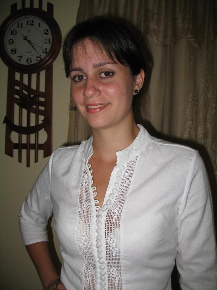 Laura: el relevo garantizado. En la foto, con uno de los diseños de Raquel.