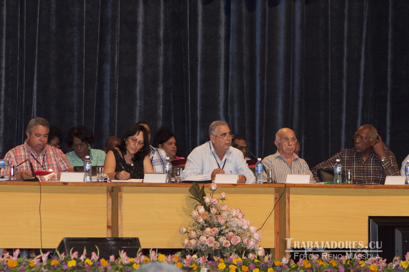 El nuevo secretariado ejecutivo lo integran Nidia García Berenguer, Eliset Jaramillo Olivera, Lázaro Bravo Rodríguez, Yaremis Pradera González, Luis E. Valdés López, Sonia E. Delgado Lara, Vladimir González Rodríguez, Maximina Castellanos Soto, Juan F. Valera Jorrín, Tomás García Crespo, Noel Rosado González y Maday Vento Rollero. Néstor Bárbaro Hernández Martínez fue elegido como su secretario general. | fotos: René Pérez Massola