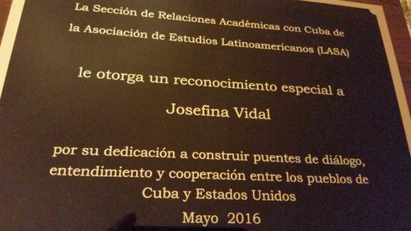 Reconocimiento entregado a Josefina Vidal en LASA. Foto: Tomada de Google