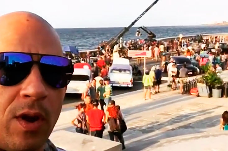 El actor Vin Diesel duante el rodaje de la película 'Rápido y Furioso' en calles de La Habana. Foto: Tomada de Google