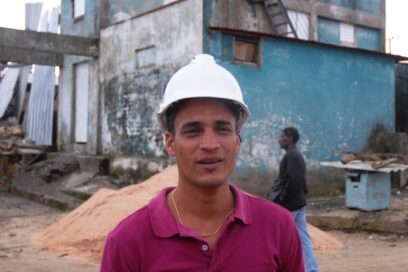 Reparan el edificio más estrecho de Cuba