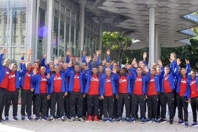 Alazanes, junto a la llama y el Granma