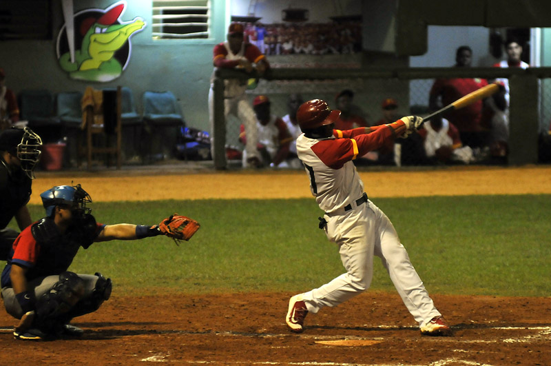 Yurisbel Gracial decidió el juego con su doble en el sexto capítulo. Foto: josé Raúl Rodríguez Robleda