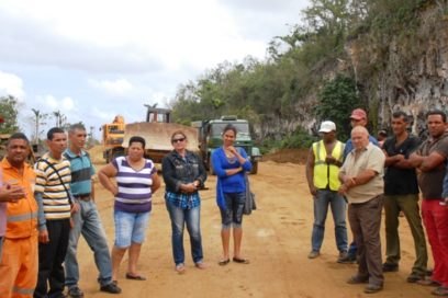 Reconocen en Guantánamo a colectivos de la construcción que laboran en la recuperación
