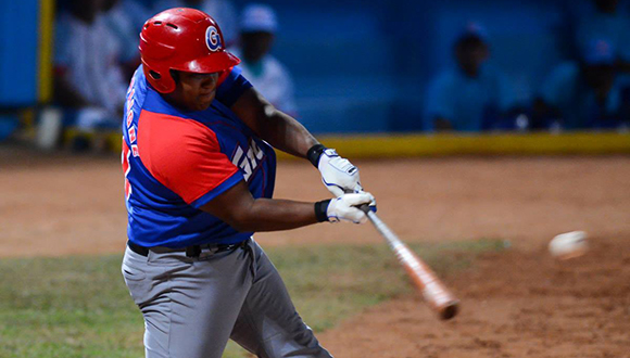 Alfredo Despaigne jonroneó y decidió el partido.