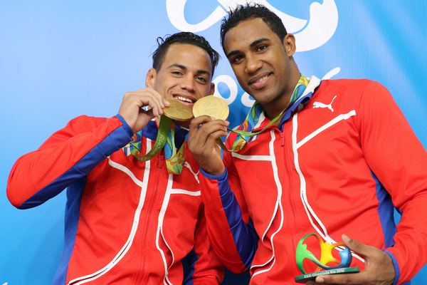 Los cubanos Robeisy Ramírez (I) y Arlen López (D) ganadores de medallas de oro en el boxeo de los Juegos Olímpicos de Río de Janeiro. Foto: Roberto MOREJON