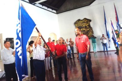 Entregan bandera de Proeza Laboral a Radio Cuba en Las Tunas
