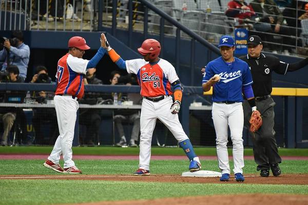 Yoelkis Céspedes es el único que ha bateado de hit en todos los partidos preparatorios.