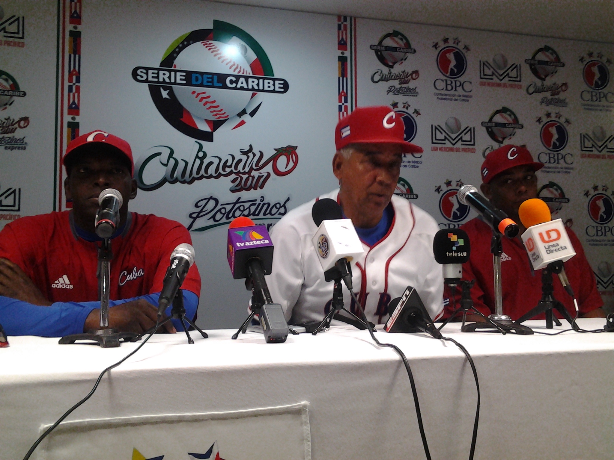 Conferencia de prensa tras el triunfo 6-1 sobre los Criollos de Caguas