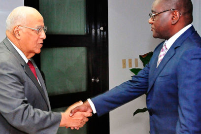 Recibe Ricardo Cabrisas a Ministro de Angola