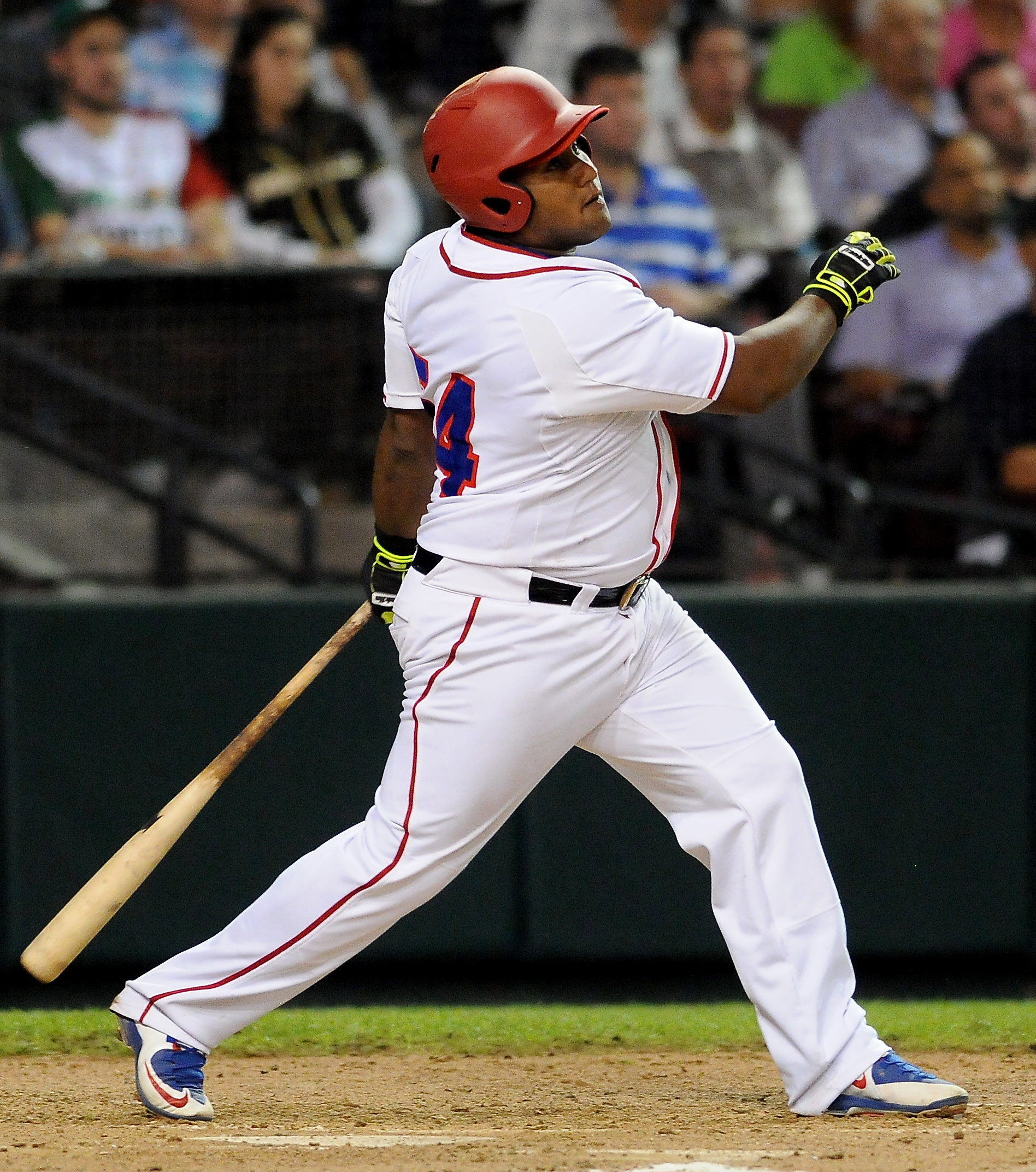 Alfredo Despaigne pegó su primer jonrón del certamen y sirvió para decidir el juego. Foto: Ricardo López Hevia.