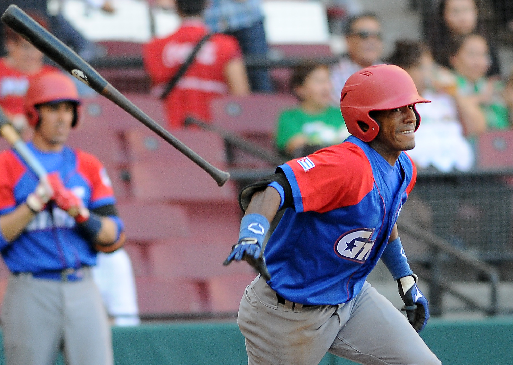 Roel Santos fue el mejor jugador a la ofensiva de Cuba en el partido inaugural frente a los Tigres del Licey. Foto: Ricardo López Hevia