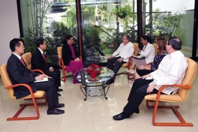 Recibió Raúl a la Vicepresidenta del Comité Permanente de la Asamblea Nacional de Vietnam