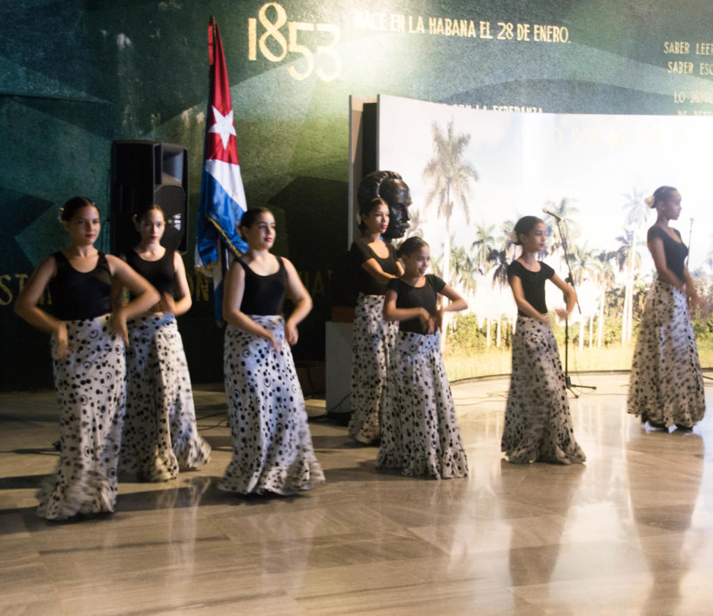 Eterno pensador, por siempre héroe