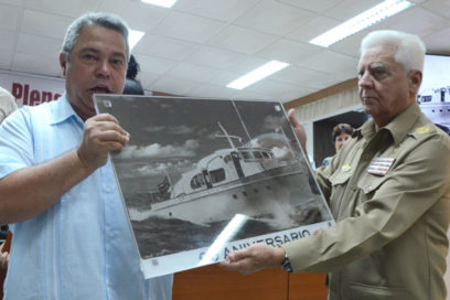 Consolidan invulnerabilidad militar con apoyo de la clase obrera (+ Fotos)