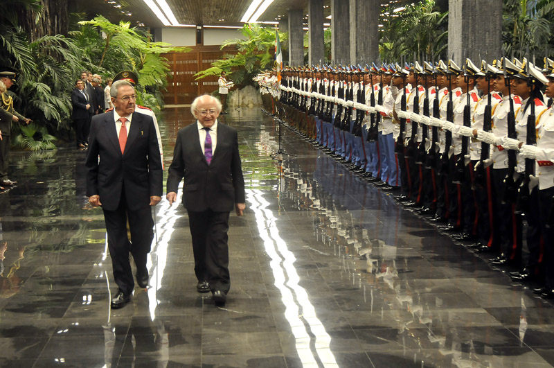 El Presidente cubano, Raúl Castro, recibió al excelentísimo señor Michael D. Higgins, Presidente de Irlanda. Foto: José Raúl Rodríguez Robleda