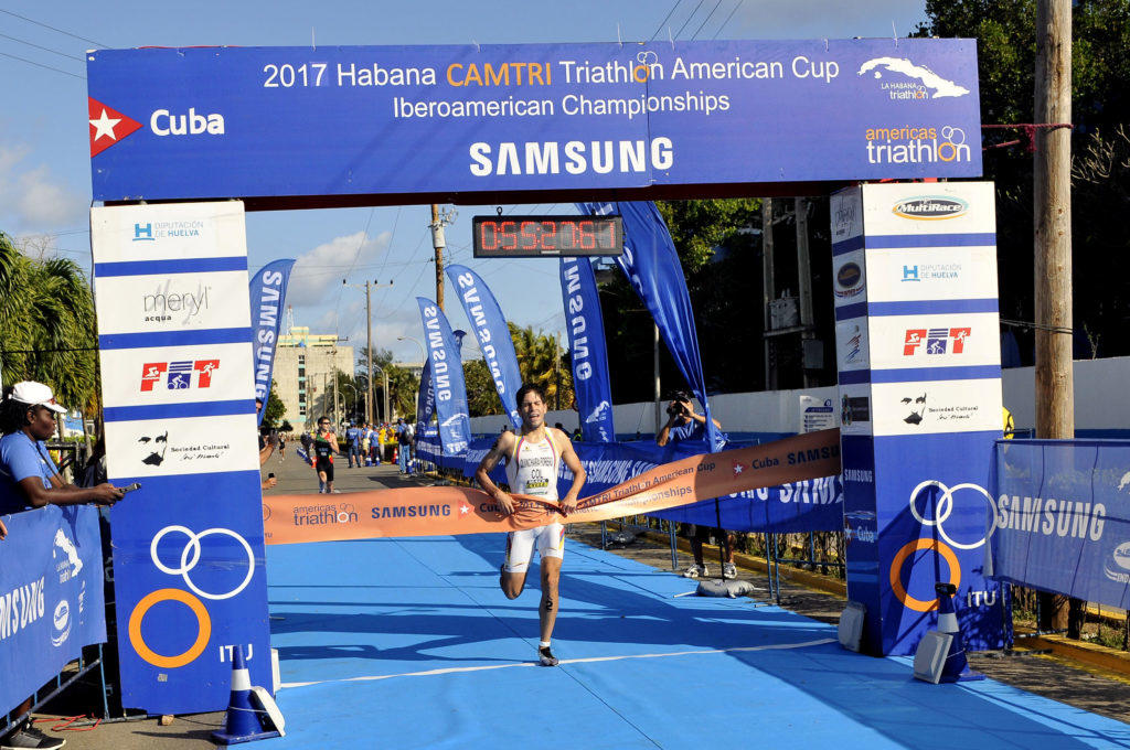 Carlos Javier Quinchara de Colombia reeditó el título en el sprint élite. Fotos: José Raúl Rodríguez Robleda.