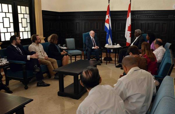 Recibe Esteban Lazo al Presidente del Senado canadiense