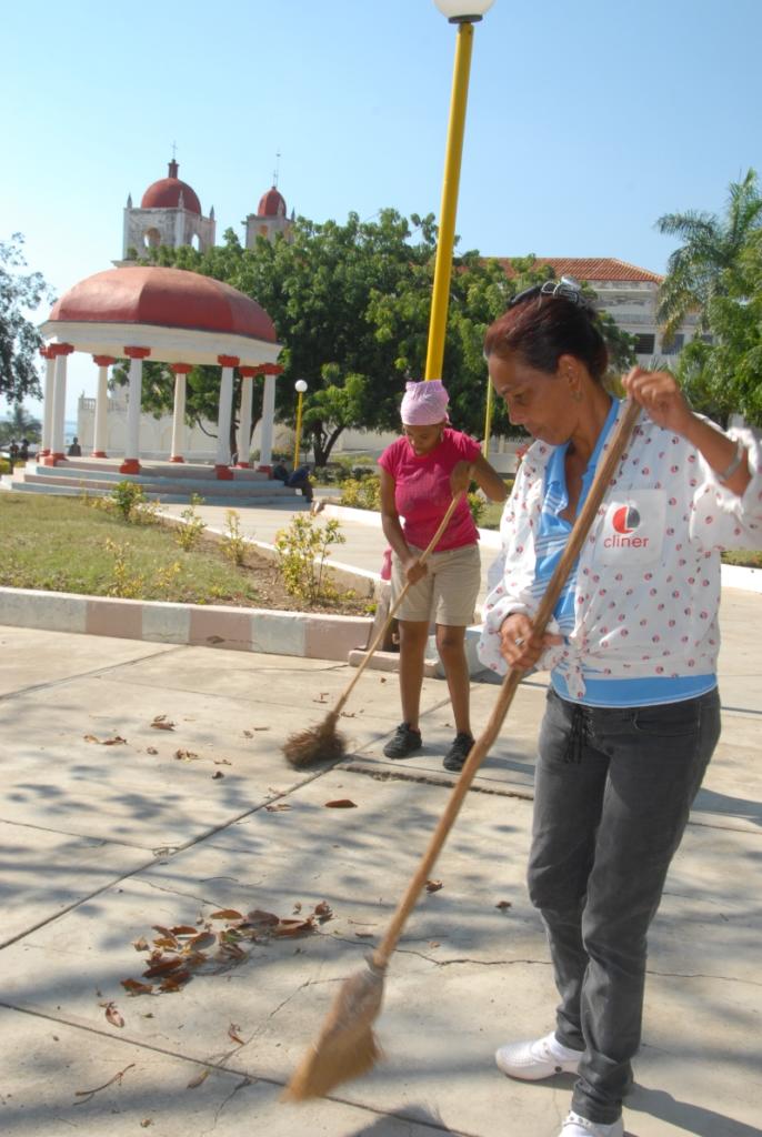 A Tamara (en primer plano) le encanta su trabajo, aun luego de 13 años en el mismo lugar. Foto: Otilio Rivero Delgado
