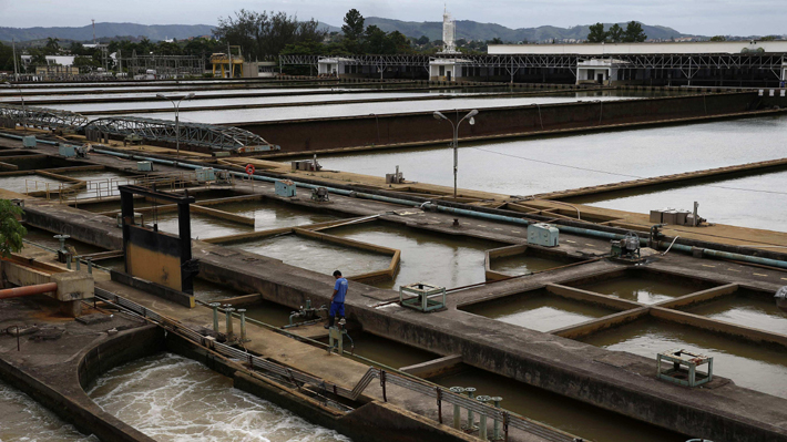 La Asamblea Legislativa de Río de Janeiro (Alerj) aprobó privatizar la Compañía Regional de Agua y Alcantarillado (Cedae), empresa pública de saneamiento que atiende el tercer estado más poblado de Brasil. Foto: Tomada de www.cronicaviva.com.pe