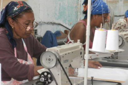 Renacer entre telares