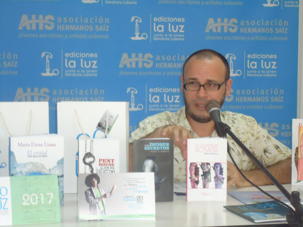 “Luces” impresas desde Holguín para la Feria