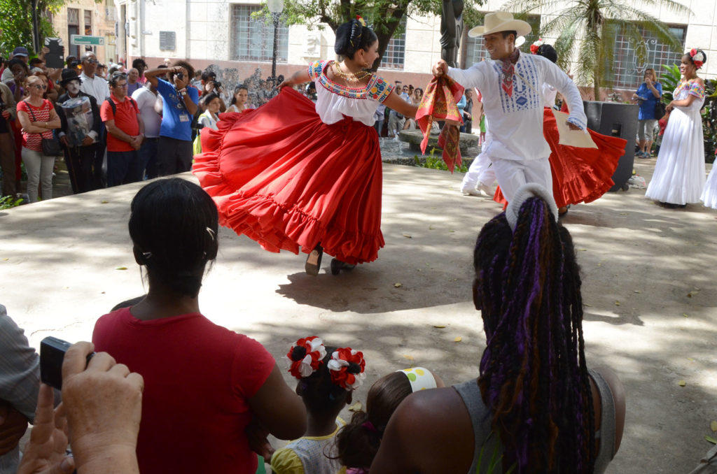En Cuba, Festival Internacional de danza callejera, ciudad en movimiento. Foto: Joaquín Hernández Mena