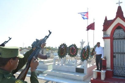 Ofrendas florales de Raúl y el pueblo cubano a José A. Echeverría