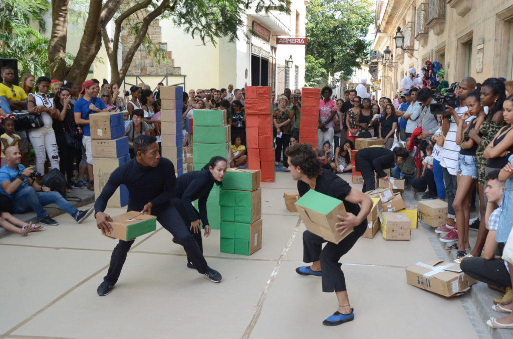 En Cuba, Festival Internacional de danza callejera, ciudad en movimiento. Foto: Joaquín Hernández Mena