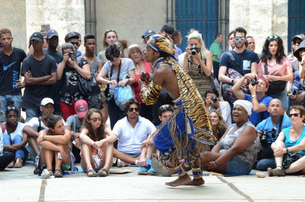 En Cuba, Festival Internacional de danza callejera, ciudad en movimiento. Foto: Joaquín Hernández Mena