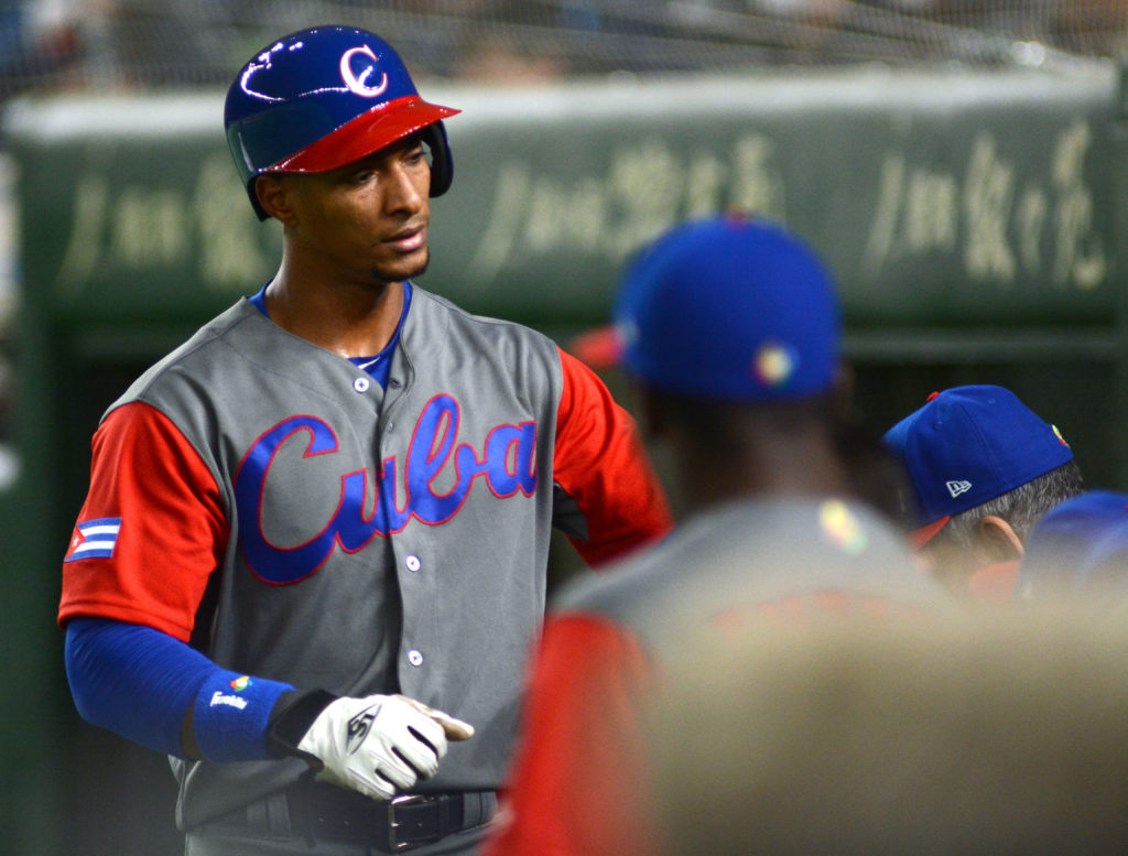 Yurisbel Gracial jonroneó este martes frente a Japón. Foto: Ricardo López Hevia