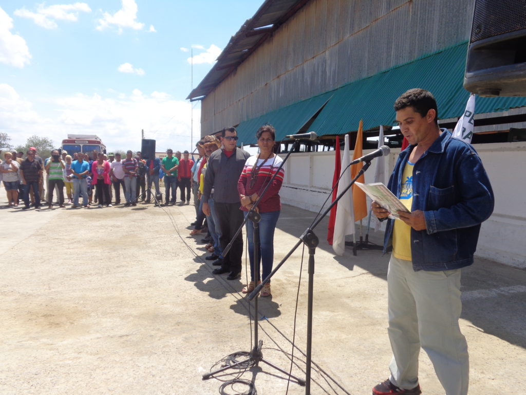 “Nuestra misión es vencer”, aseguró el chofer Deyvis Leyva González en nombre del colectivo. Foto: Jorge Pérez Cruz