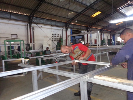 La fábrica de antenas cuenta con la materia prima para ejecutar sus diferentes renglones. Foto: Lourdes Rey Veitía