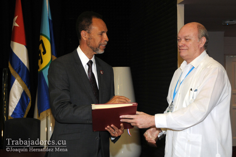 Intercambio del II Protocolo del Acuerdo Económico y Comercial entre Caricom-Cuba, firmado por las partes.