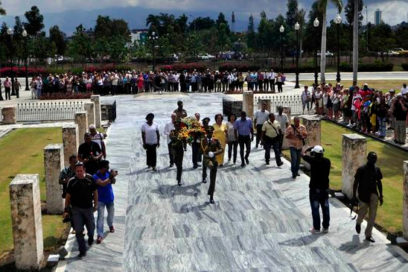 Periodistas cubanos rinden homenaje a Fidel y a Martí