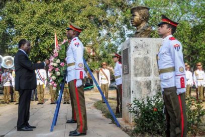 Rinde honores Primer Ministro congolés a prócer africano en Cuba