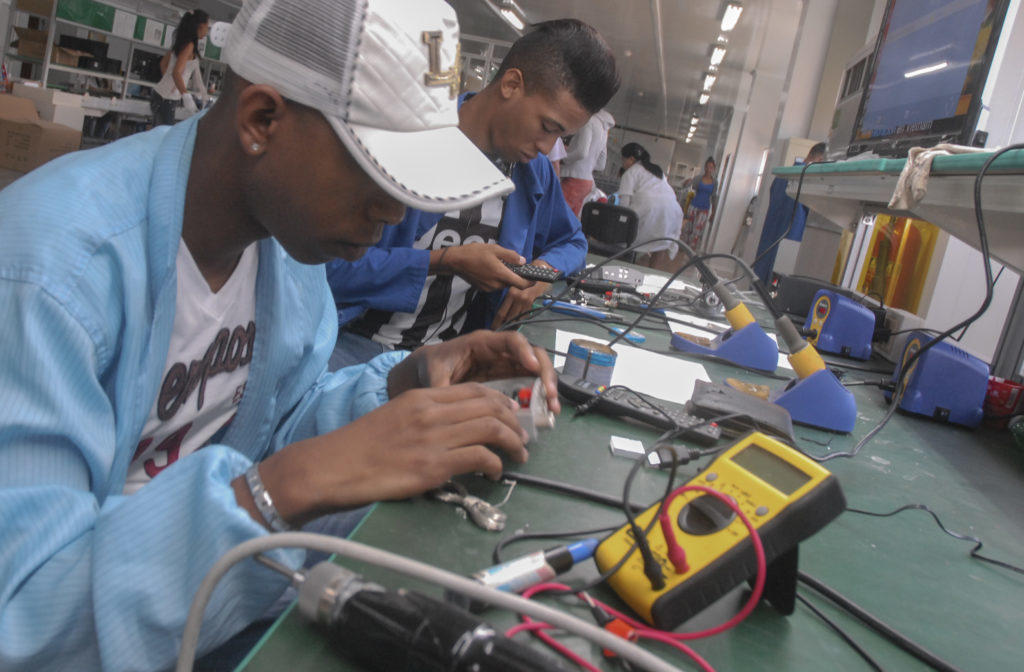Fábrica de equipos electrodoméstico ATEC. Foto: Agustín Borrego Torres.