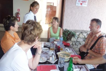 Trabajadores del turismo en Santiago de Cuba festejan por el 1º de Mayo