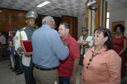 Entregan reconocimientos a sindicalistas destacados
