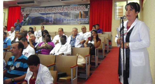 La doctora Lisandra Limonte instó a potenciar en cada lugar el sentimiento de pertenencia para brindar al pueblo un servicio de calidad. Foto: José Luis Martínez Alejo