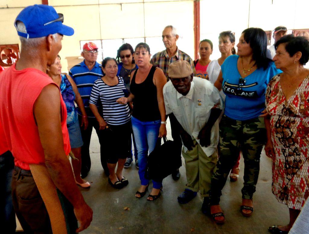 En los talleres de la fábrica de muebles. Foto: Jorge Pérez Cruz 