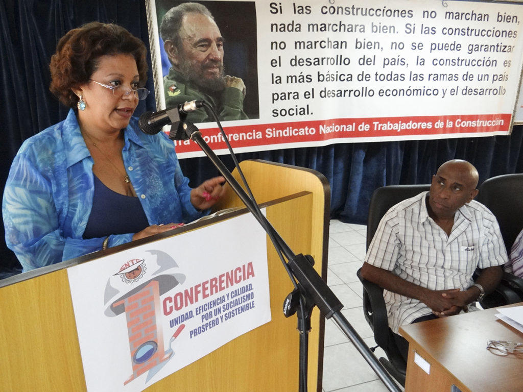 Milagro de la Caridad Pérez Caballero, miembro del secretariado nacional de la Central de Trabajadores de Cuba hizo un llamado a fortalecer y elevar la preparación de los dirigentes obreros con vistas a la Primera Conferencia del sector que se realizará en el mes de noviembre. Milagro de la Caridad Pérez Caballero, miembro del secretariado nacional de la Central de Trabajadores de Cuba hizo un llamado a fortalecer y elevar la preparación de los dirigentes obreros con vistas a la Primera Conferencia del sector que se realizará en el mes de noviembre. Foto: Eddy Martín