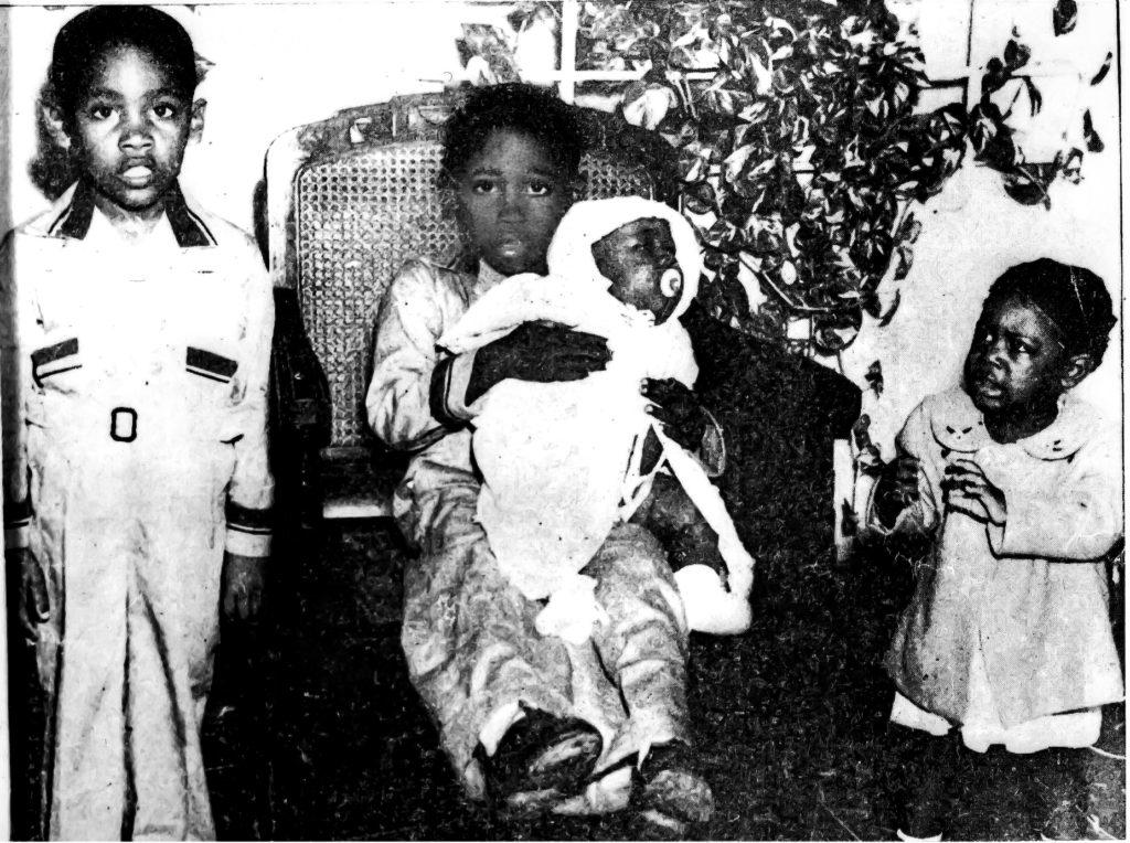 Hijos de Jesús Menéndez. De izquierda a derecha: Nardo, Carlos con Teresita, y Zoila Adela.