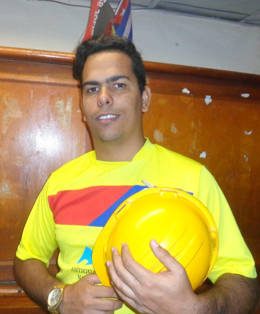 Raúl Ernesto se siente satisfecho de estar al frente de jóvenes de vanguardia. Foto: Betty Beatón