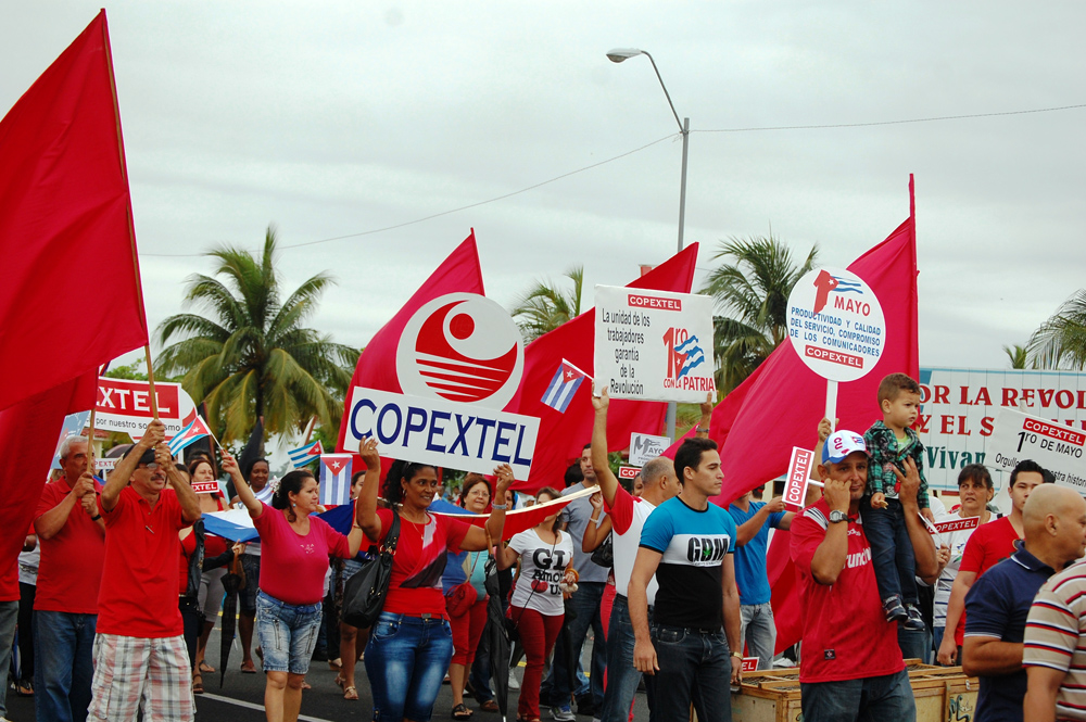El pueblo unido desfilará el Primero de Mayo en las localidades principales del territorio cienfueguero. Foto: Ramón Barreras Ferrán.