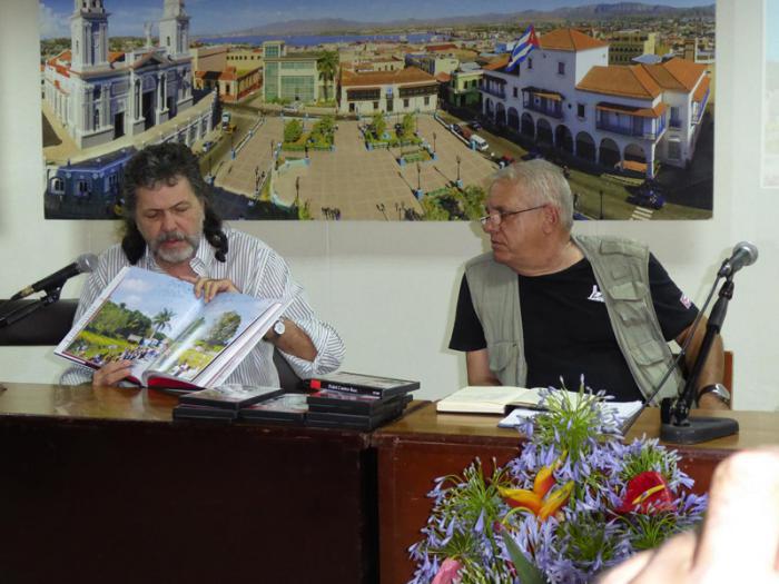 Cuban Minister of Culture Abel Prieto presented the book: Exequias, Fidel Castro Ruz. Photo: Eduardo Palomares
